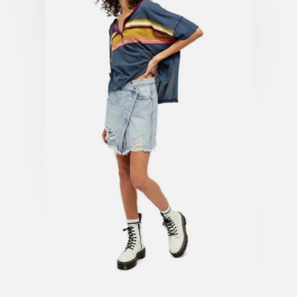 Like new Free People Women's Parker‎ Wrap Ripped Denim Mini Skirt Surf's Up 25